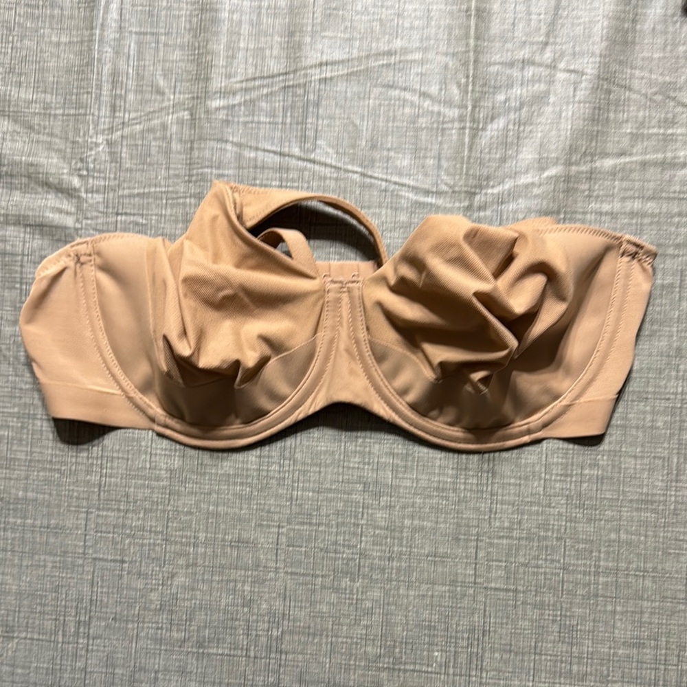Wacoal; woman’s 36C adjustable tan bra; Gently Used